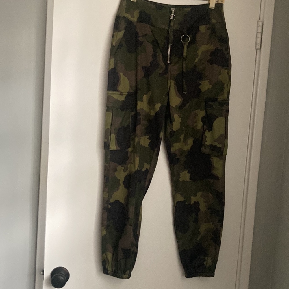 Wild Fable cargo pants..S…4 but fits like a 6